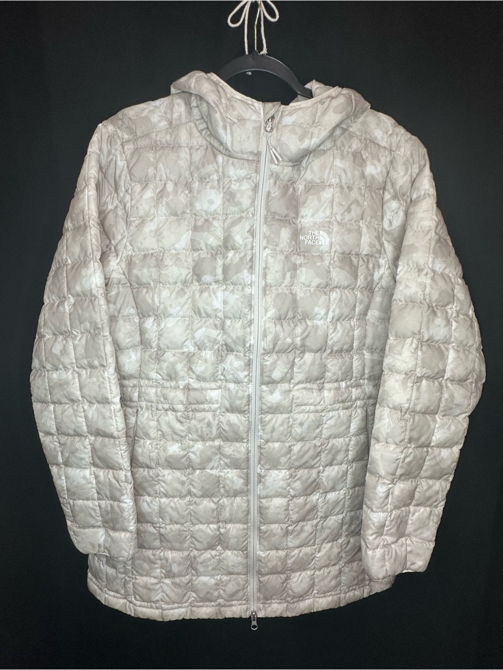 The North Face Thermoball ECO Quilted Hooded Parka - white with light gray XL